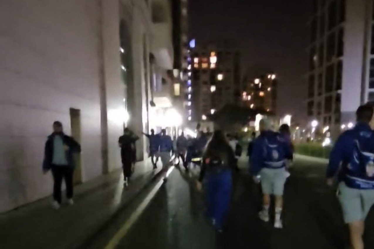 EKSKLUZIVAN SNIMAK SPORTISSIMA: Ori se pesma srpskih fudbalera u Azerbejdžanu! (VIDEO)