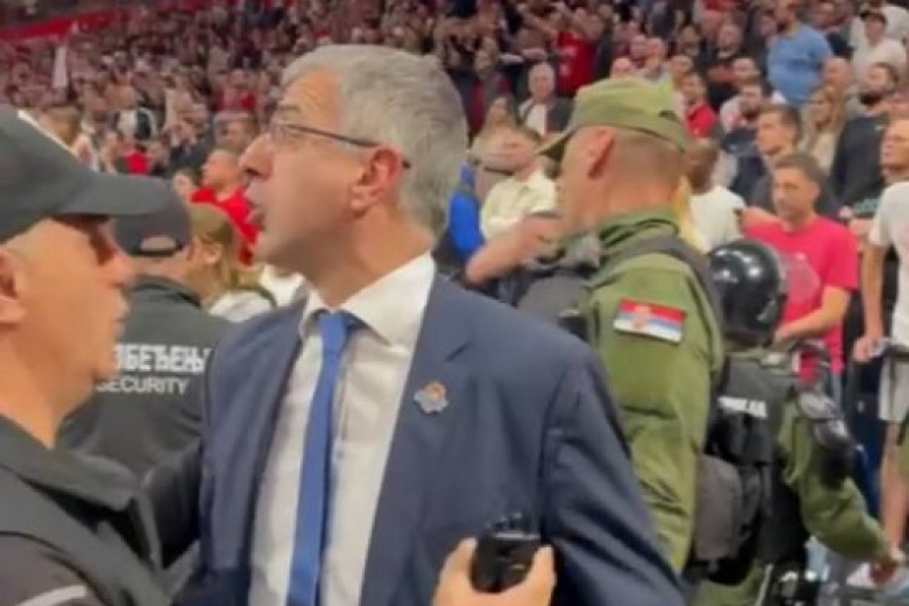 LESOR GA JE PSOVAO NA SRPSKOM JEZIKU! Tim menadžer Budućnosti je bio akter još  jednog incidenta! (VIDEO) LESOR GA JE PSOVAO NA SRPSKOM JEZIKU! Tim menadžer Budućnosti je bio akter još  jednog incidenta! (VIDEO)