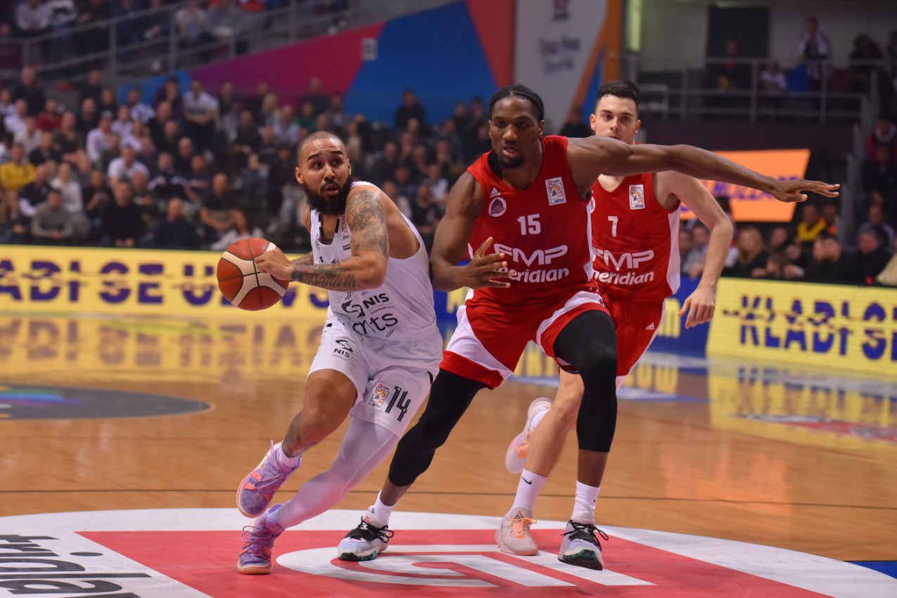 ZVEZDA RADI PUNOM PAROM: Crveno-beli zagrizli za bivšeg igrača gradskog rivala! ZVEZDA RADI PUNOM PAROM: Crveno-beli zagrizli za bivšeg igrača gradskog rivala!