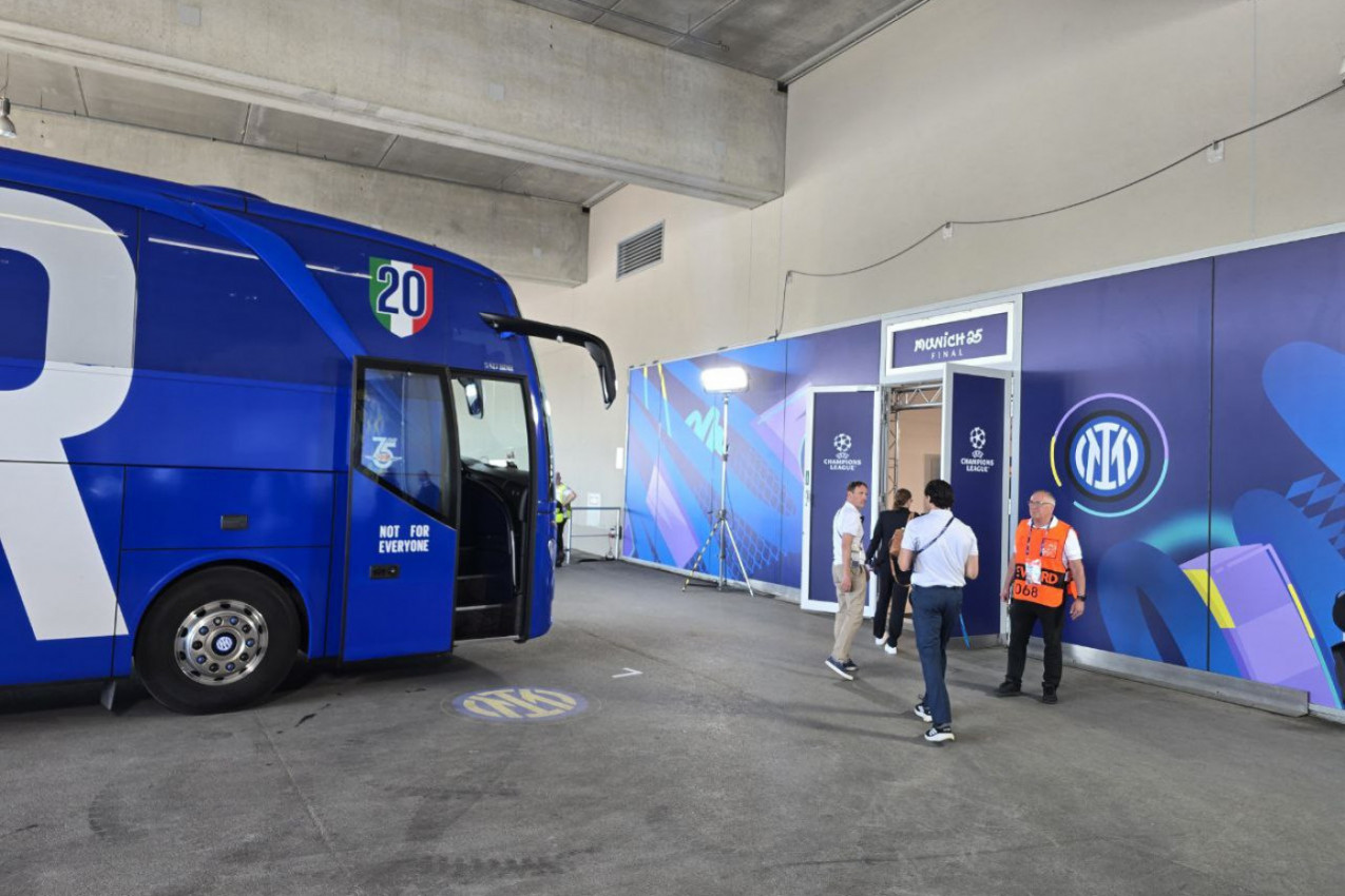 SPORTISSIMO U MINHENU: Uoči treninga i konferencije za medije - pogledajte u kakvoj aždaji su fudbaleri Intera stigli na stadion! (VIDEO)