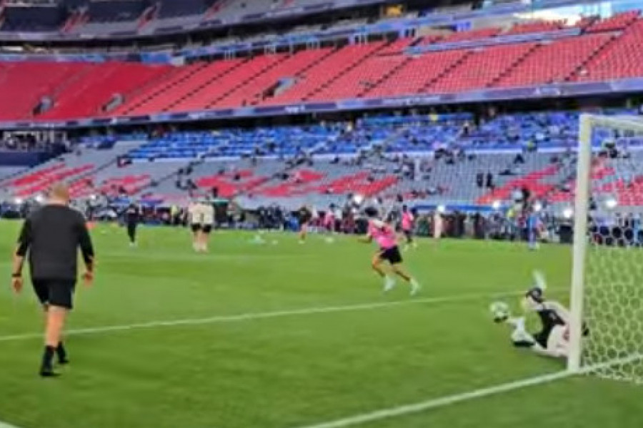 UDARAJU GROMOVI NA ALIJANC ARENI: Sportissimo na dva metra od Donarume, koga napucavaju nemilice! (VIDEO)