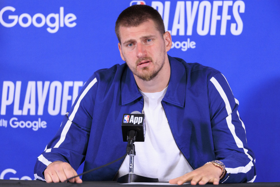 SAMO SE UHVATIO ZA GLAVU: Nije mogao da poveruje u ono što ga je snašlo - Nikola Jokić ostao u NEVERICI! (VIDEO)