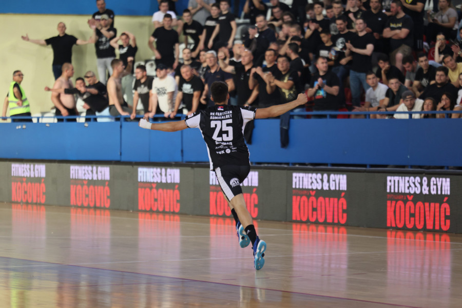 PARTIZAN PRED PRAZNIM TRIBINAMA U EVROPI! Crno-beli dobili DRAKONSKU kaznu zbog ponašanja navijača!