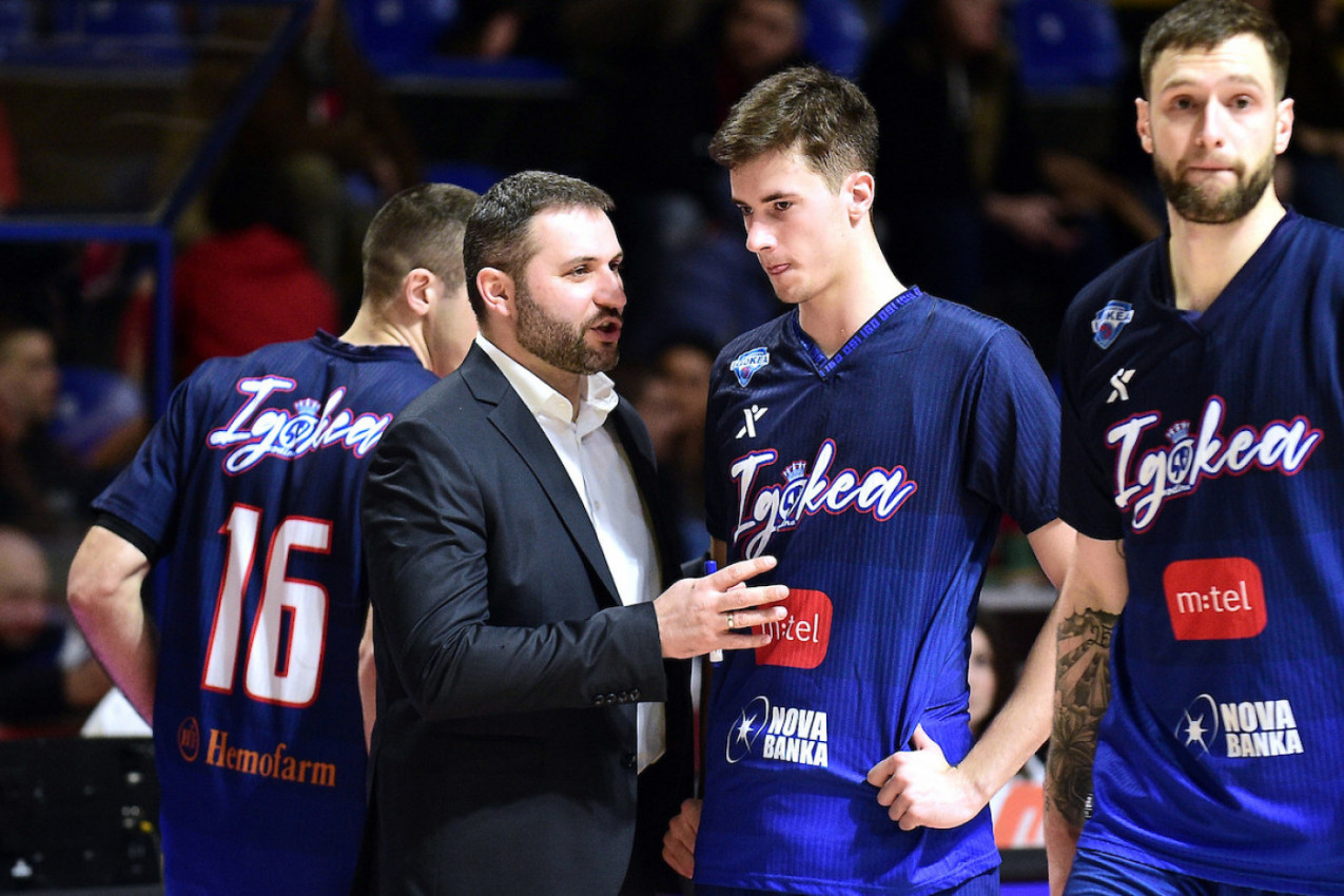 SVE SE TRESLO! Pogledajte HIT proslavu košarkaša Igokee nakon osvajanja titule šampiona BiH (VIDEO) SVE SE TRESLO! Pogledajte HIT proslavu košarkaša Igokee nakon osvajanja titule šampiona BiH (VIDEO)