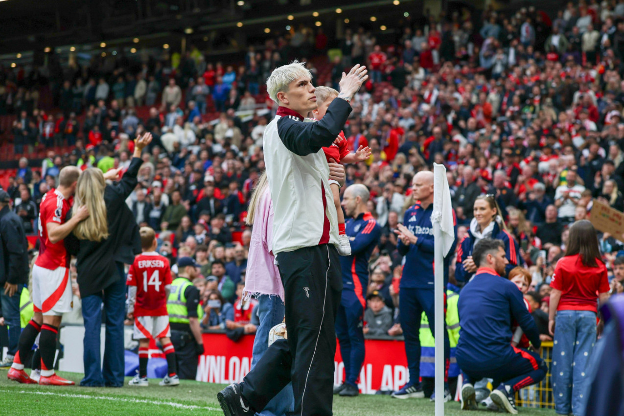 SKRIVENA PORUKA ZVEZDE MANČESTER JUNAJTEDA? Odlazak je na pomolu, a on želi mesto u startnih 11! SKRIVENA PORUKA ZVEZDE MANČESTER JUNAJTEDA? Odlazak je na pomolu, a on želi mesto u startnih 11!