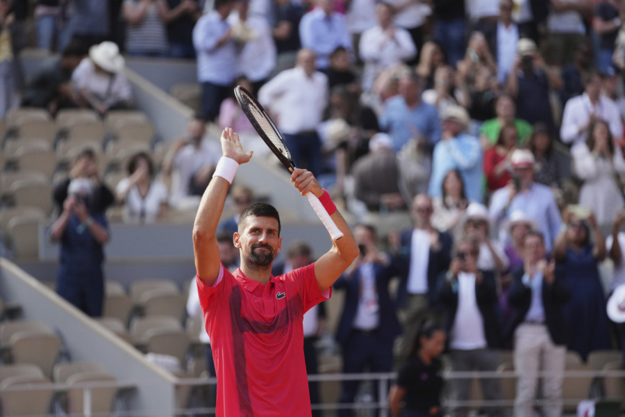 NOVAK NASMEJAO SVE DO SUZA: Novom imitacijom svoje omiljene koleginice ,,zapalio" mreže! (VIDEO)