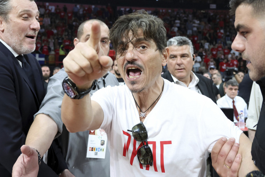 JANAKOPULOS NIKADA BESNIJI NA OLIMPIJAKOS, SVE ZBOG BEOGRADA: Očekivao je jedinstvo, a dobio NOŽ U LEĐA!