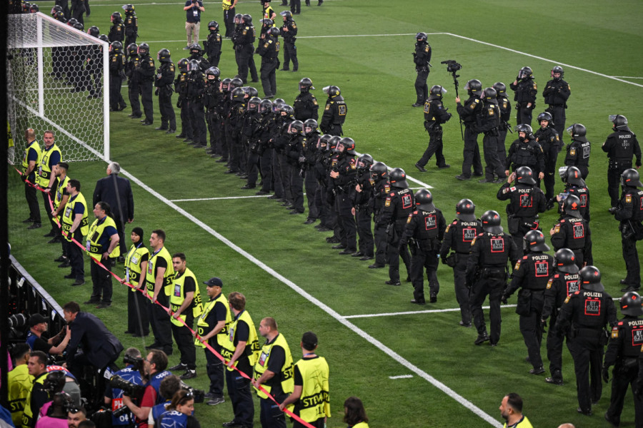 ,,RATNO" STANJE U TIRANI PRED MEČ: Uklanja se sve oko stadiona, a evo i koliko će biti policajaca na terenu!