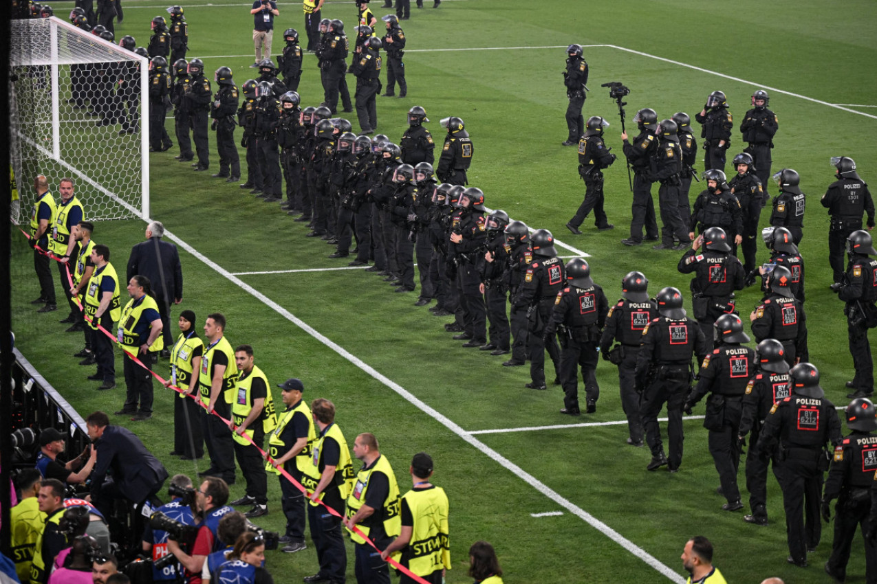 ,,RATNO" STANJE U TIRANI PRED MEČ: Uklanja se sve oko stadiona, a evo i koliko će biti policajaca na terenu!