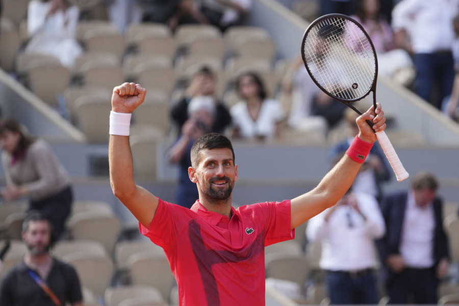 NOVAK ĐOKOVIĆ JOŠ JEDNOM POKAZAO ZAŠTO JE GOAT: Srbin šmekerskim gestom oduševio navijače! (VIDEO)