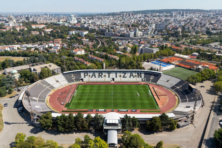 EKSKLUZIVNI SNIMAK, VRAĆA SE DUH PARTIZANA: Počeli radovi na stadionu u Humskoj! (VIDEO)