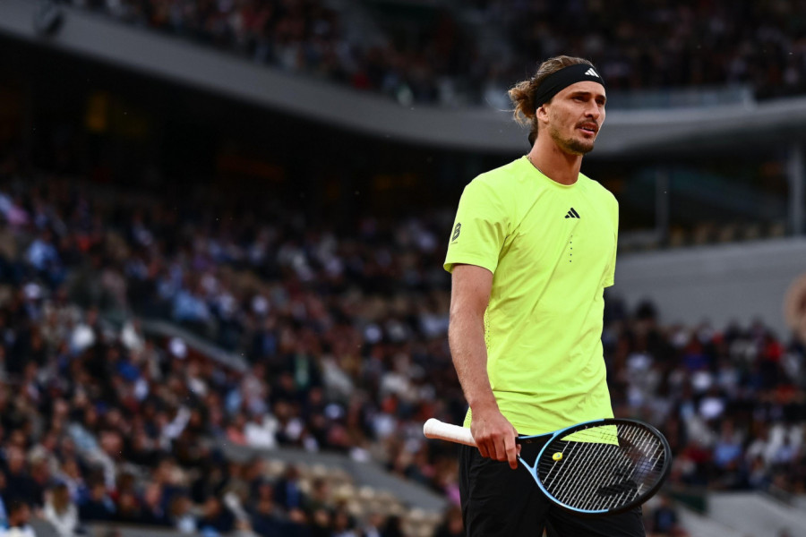 ZVEREV IZGUBIO ŽIVCE! Nemac šutnuo reklamu posle Novakovog poena (VIDEO)