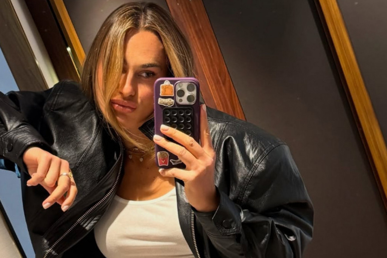 MIKONOS OVOG LETA GORI: Pored Bebe Kružević, stigla je i ona - svojim izvajanim telom zapalila je grčko ostrvo! (FOTO) MIKONOS OVOG LETA GORI: Pored Bebe Kružević, stigla je i ona - svojim izvajanim telom zapalila je grčko ostrvo! (FOTO)