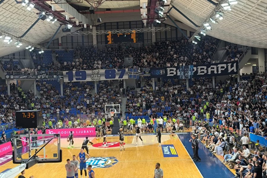 PARTIZAN U GROTLU MORAČE: Pogledajte atmosferu u hali (FOTO, VIDEO)
