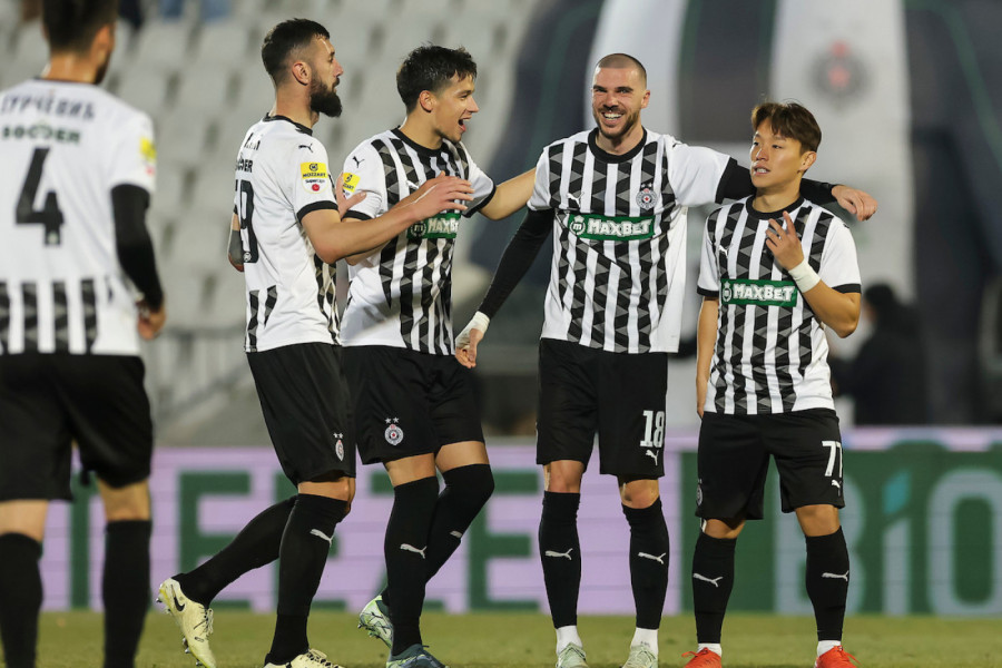 PARTIZAN I FUDBALER POTPISALI DVA UGOVORA - EPILOG KATASTROFALAN: Zbog klauzule, crno-beli moraju da odreše kesu!
