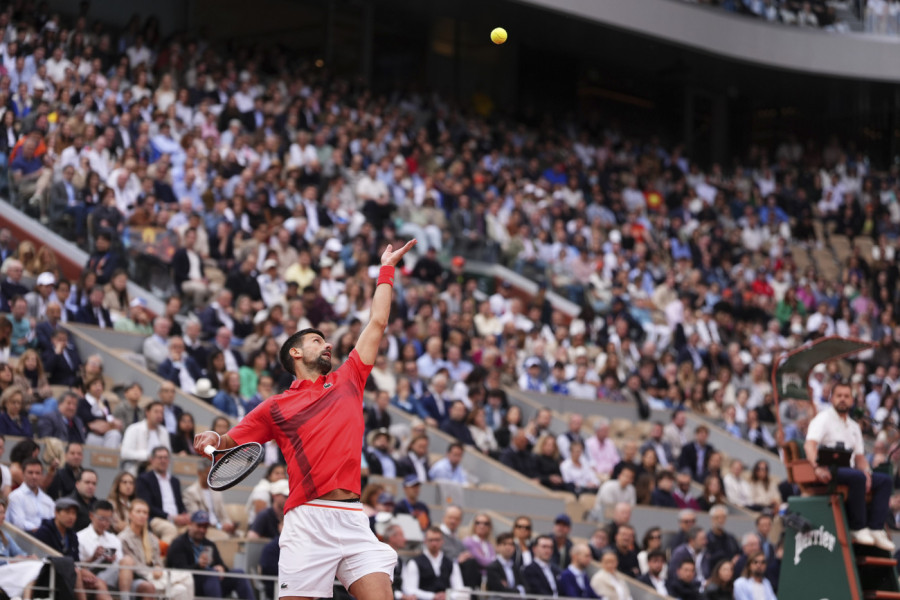 (UŽIVO) SITUACIJA SE KOMPLIKUJE: Novak izgubio prvi set - finale sada izgleda prilično daleko!