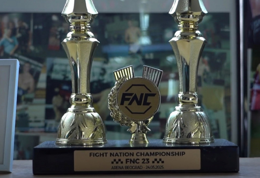 Trofej koji je nedavno osvojio tokom FNC spektakla u Beogradskoj areni