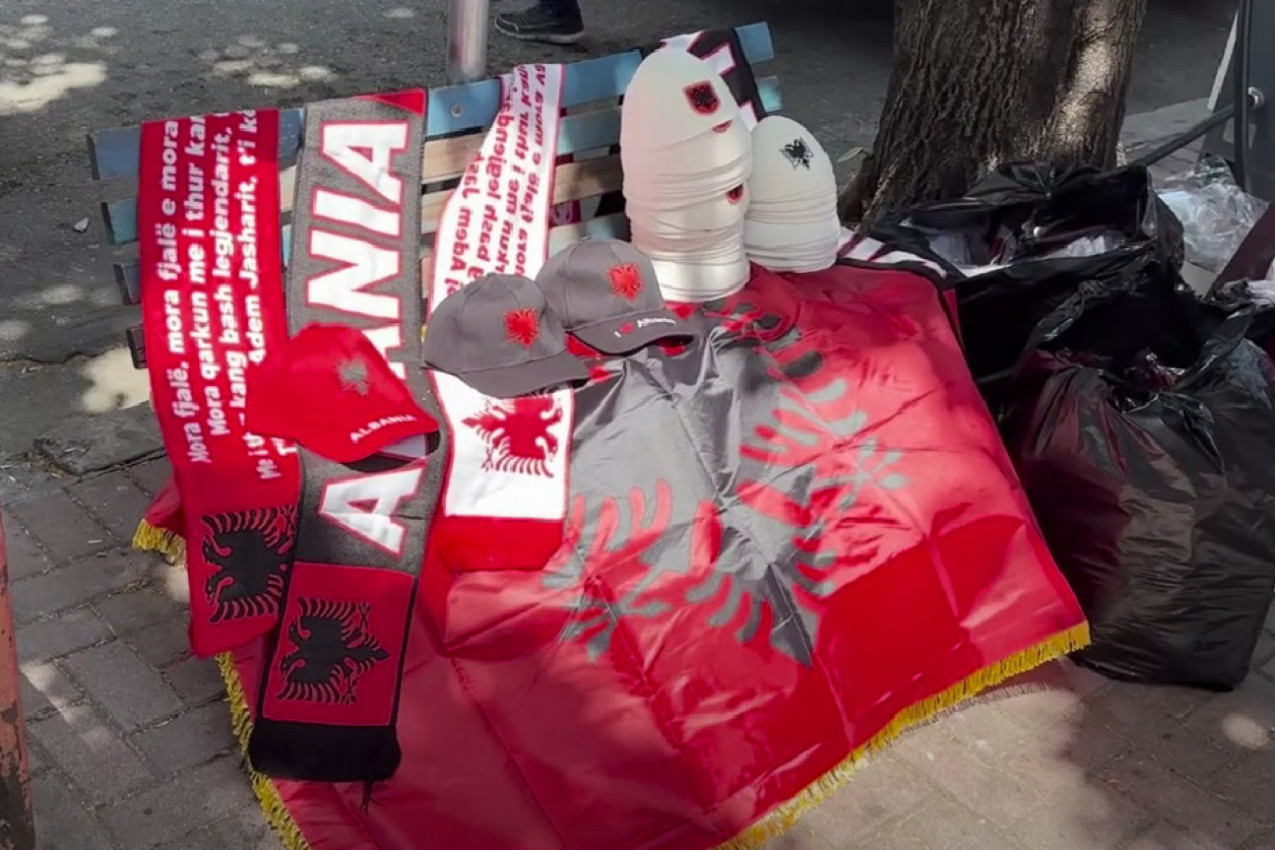 NE PITAJU ZA CENU: Potpuni haos na ulicama Tirane - za kartu su spremni da daju i hiljade evra! (VIDEO) NE PITAJU ZA CENU: Potpuni haos na ulicama Tirane - za kartu su spremni da daju i hiljade evra! (VIDEO)