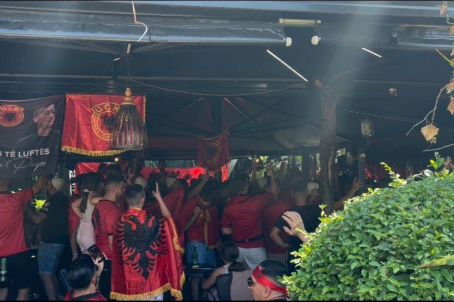 ALBANCI SLAVE UBICE SRBA NA KOSOVU! Zastave OVK na glavnom mestu u Tirani pred meč s "orlovima" (FOTO, VIDEO)