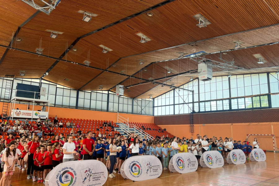 KIKINDA UGOSTILA NAJMLAĐE ŠKOLARCE: Nastavlja se realizacija planova!