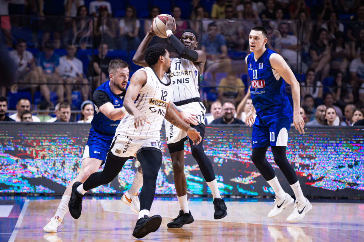MOĆNA BUDUĆNOST SRUŠILA PARTIZAN U MORAČI! Crno-beli se vraćaju u Beograd sa POLOVIČNIM rezultatom! MOĆNA BUDUĆNOST SRUŠILA PARTIZAN U MORAČI! Crno-beli se vraćaju u Beograd sa POLOVIČNIM rezultatom!