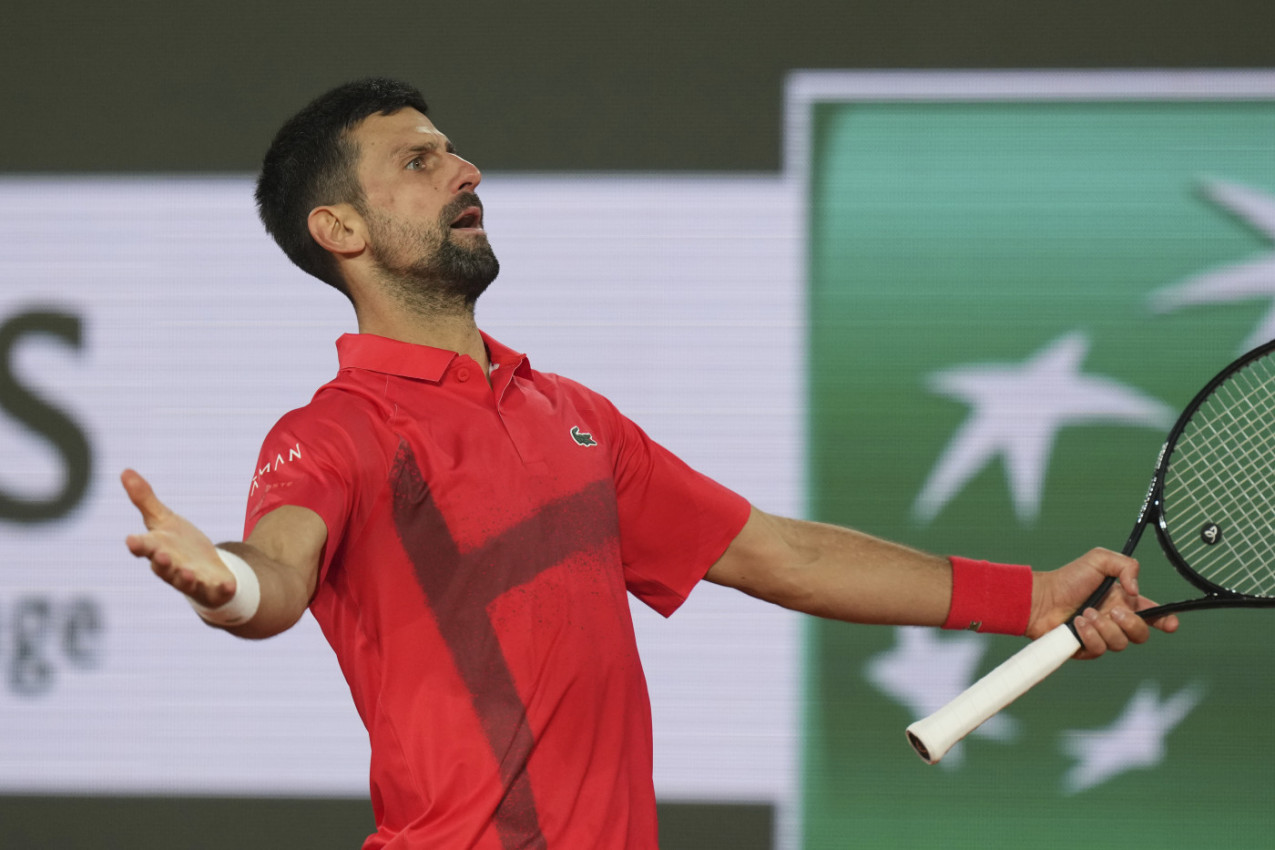 U SVAKOJ ČORBI MORA BITI MIROĐIJA: Uoči Vimbldona - oglasio se poznati Novakov hejter! (VIDEO) U SVAKOJ ČORBI MORA BITI MIROĐIJA: Uoči Vimbldona - oglasio se poznati Novakov hejter! (VIDEO)