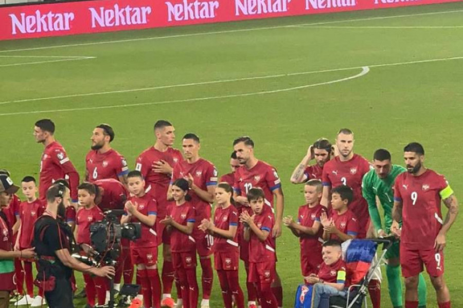 EMOTIVNA ATMOSFERA U LESKOVCU: Ceo stadion pevao Bože pravde nikad glasnije! (VIDEO)