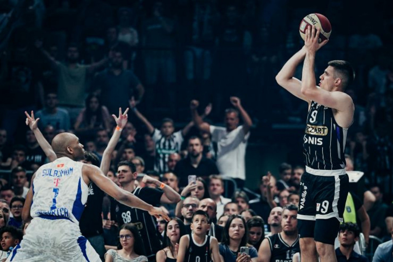 JOŠ JEDNA POBEDA I TITULA: Prilika koja se ne sme propustiti - Partizan ima prvu meč-loptu! (ANKETA) JOŠ JEDNA POBEDA I TITULA: Prilika koja se ne sme propustiti - Partizan ima prvu meč-loptu! (ANKETA)