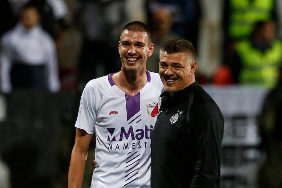 ŠMEKERČINA NA OCA: Sin Save Miloševića zaprosio prelepu Milinu na prelepom mestu, a tek da vidite u čemu su se vozili (FOTO)