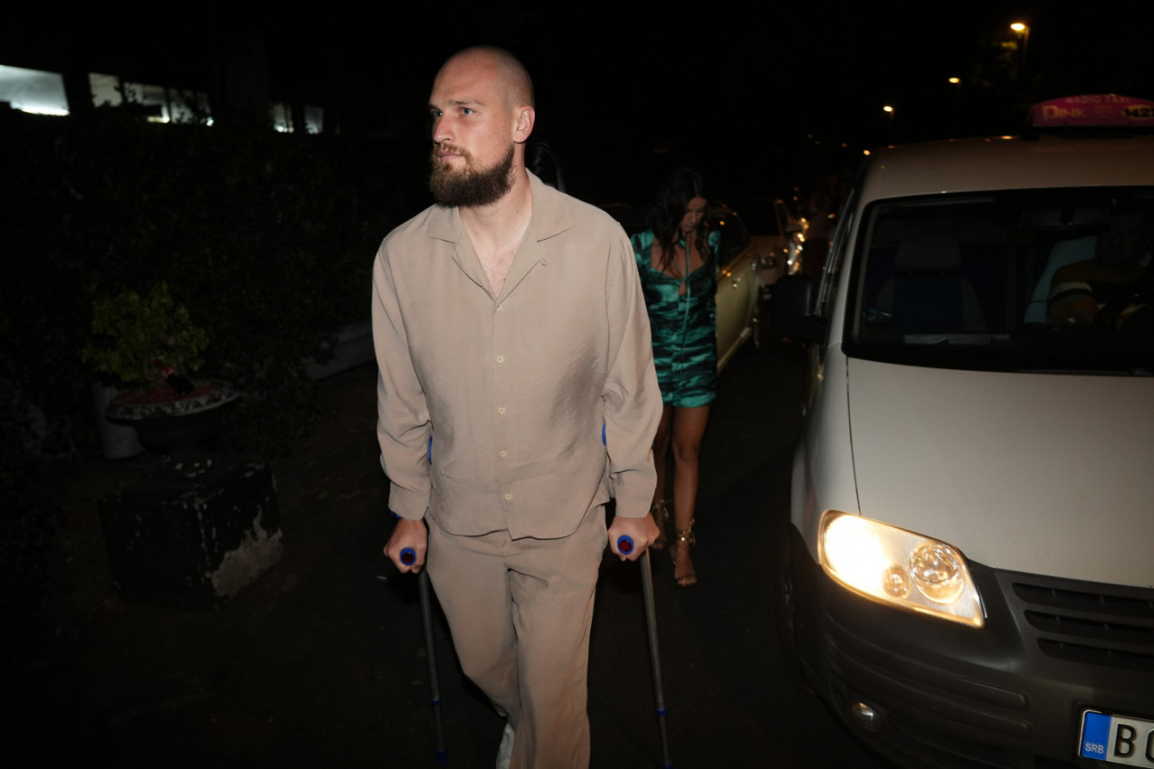 PREDRAG RAJKOVIĆ PRVI PUT U JAVNOSTI POSLE OPERACIJE: Za sve je kriva Tea Tairović! (FOTO+VIDEO)