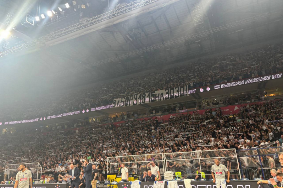 VATRENO I PRE MEČA! Navijači zapalili baklju u Beogradskoj areni! (VIDEO)