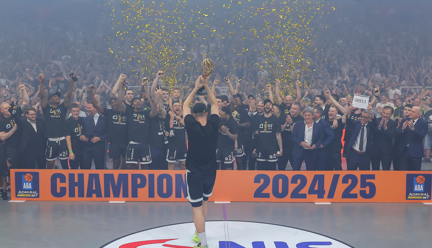 SVI PARTIZANOVI TROFEJI: Od ove slike, svakom grobaru će srce biti ispunjeno ponosom! (GRAFIKA)