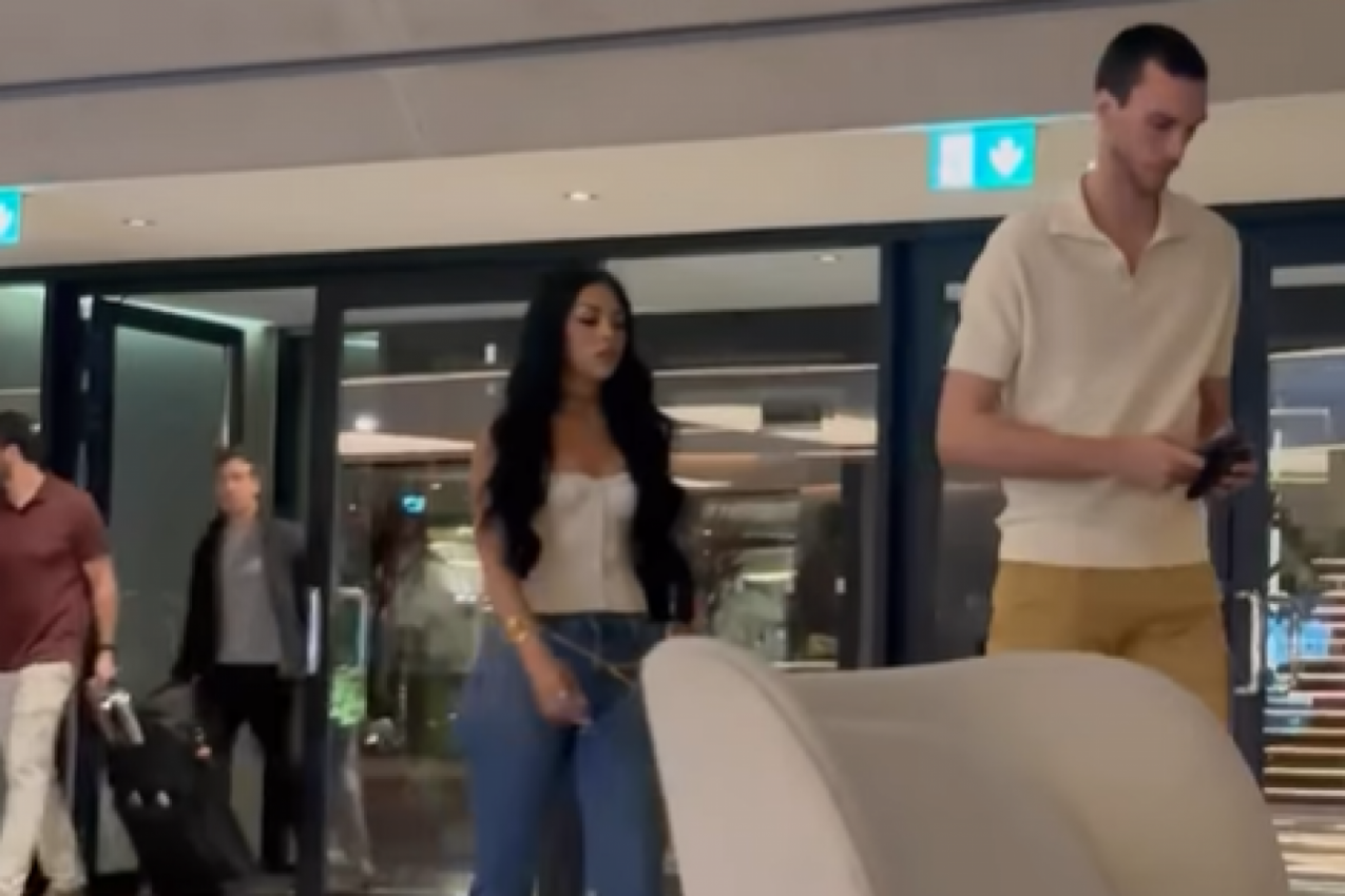 POKUŠEVSKI NIJE DOŠAO SAM! Igrač Partizana stigao na proslavu u pratnji ove lepotice (VIDEO) POKUŠEVSKI NIJE DOŠAO SAM! Igrač Partizana stigao na proslavu u pratnji ove lepotice (VIDEO)