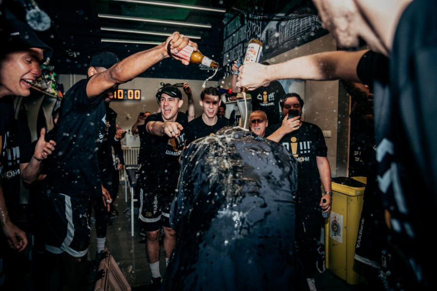 Noć kada su crno-beli slavili