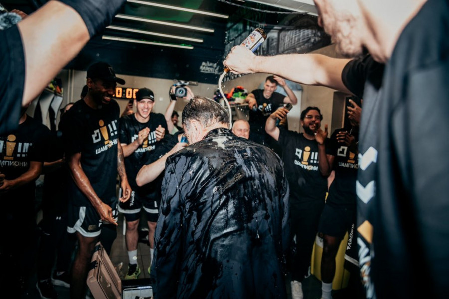 Noć kada su crno-beli slavili