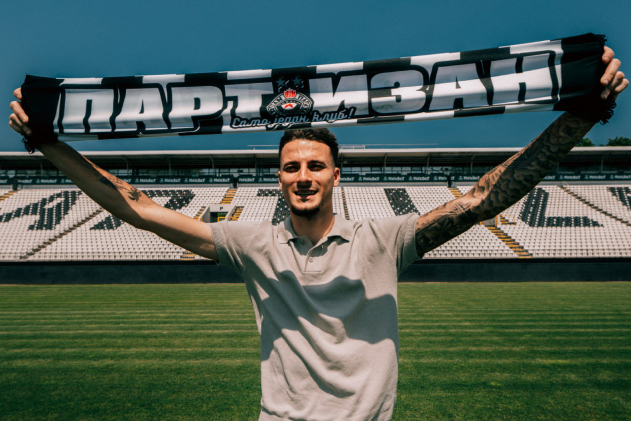 KAO ŠTO JE SPORTISSIMO PRVI NAJAVIO: Mladi Milovanović predstavljen u Partizanu! (FOTO GALERIJA)