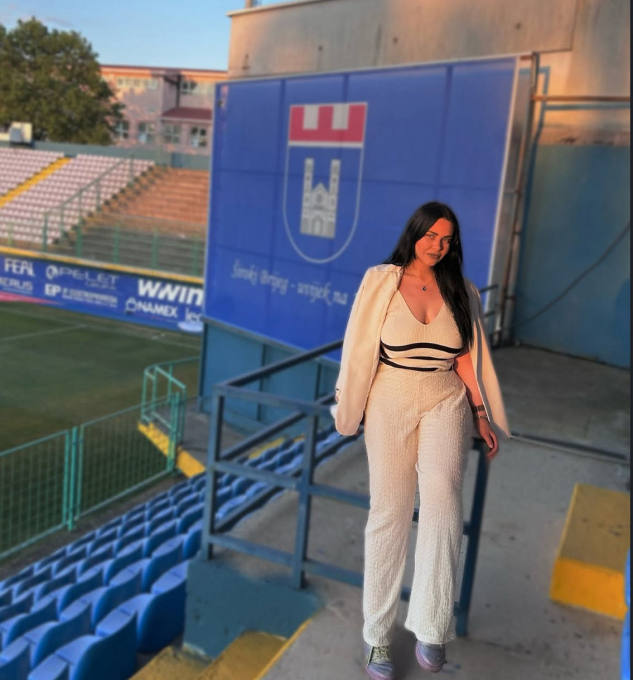 Bez nje fudbal u BiH ne bi bio isti. Devojka čiji pogled topi i najtvrđa srca