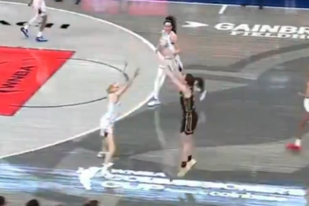 OVAKO NEŠTO NIKADA NISTE VIDELI! Ona je NAJBOLJA na svetu i OVO što radi je raspametilo CEO SVET! (VIDEO) OVAKO NEŠTO NIKADA NISTE VIDELI! Ona je NAJBOLJA na svetu i OVO što radi je raspametilo CEO SVET! (VIDEO)