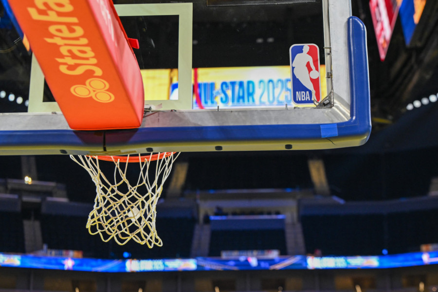 ZVEZDE NBA U NEZAPAMĆENOJ TUČI! Šamarali se, rvali, a onda završili u PUBLICI (VIDEO)