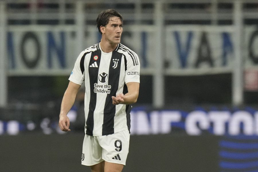VLAHOVIĆ I JOŠ JEDAN SRBIN IDU KAO KUSUR: Juventus sve karte bacio na bombastično pojačanje