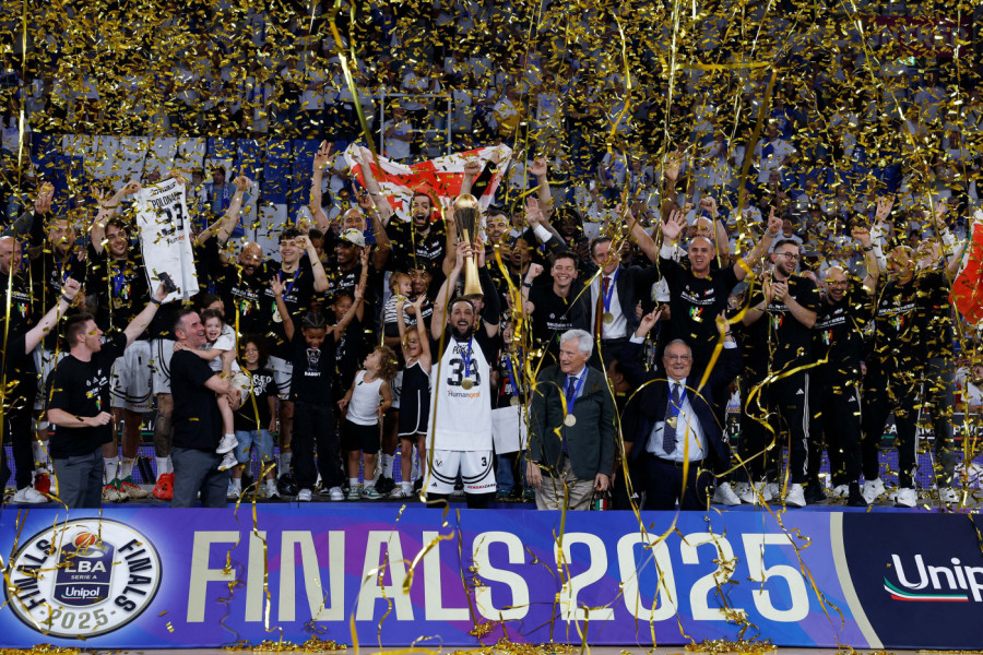 GEST O KOJEM EVROPA NE PRESTAJE DA PRIČA: Osvojili titulu pa ispunili obećanje saigraču sa leukemijom! (VIDEO)