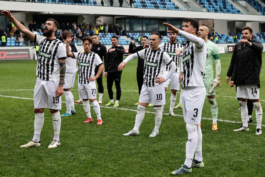SADA JE ZVANIČNO: Partizan ostao bez napadača koji ide u klub u kom igra Lukas Podolski!