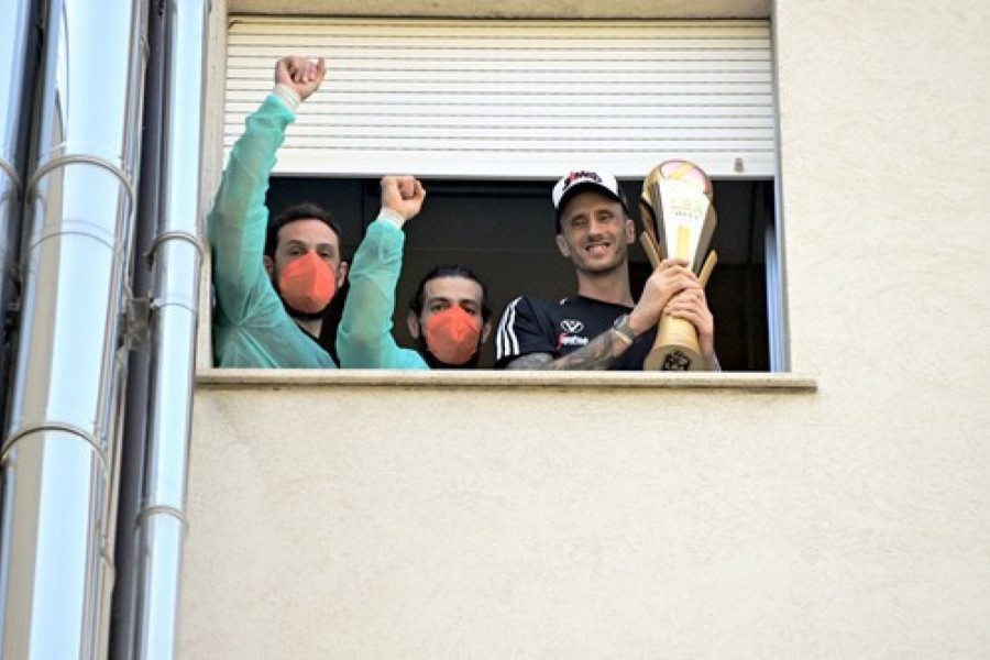 SLIKA POLONARE SA PEHAROM ZBOG KOJE PLAČE CELA EVROPA! Novi gest košarkaša Virtusa možda NAJEMOTIVNIJI u istoriji košarke! (FOTO,VIDEO)