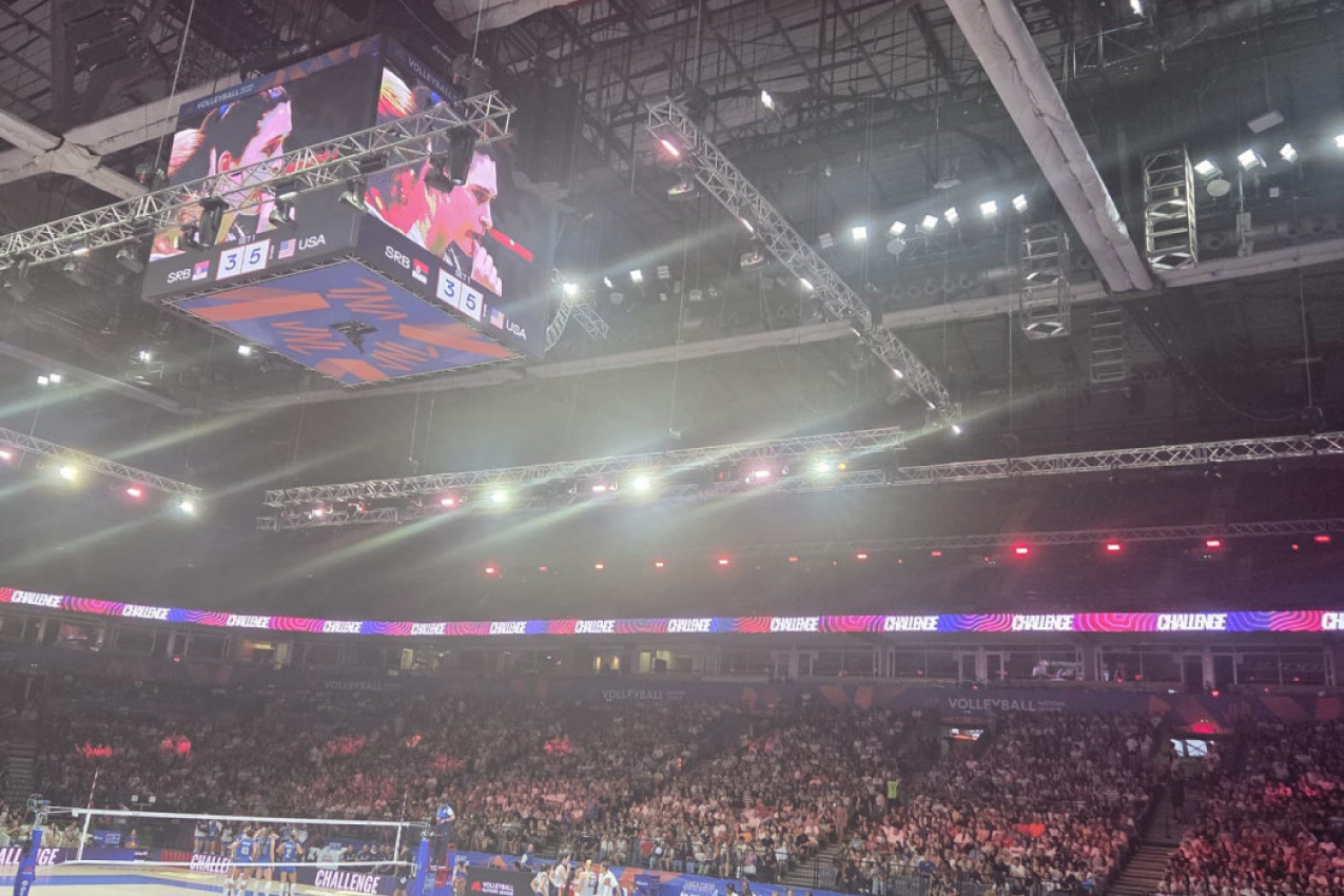 KAKVU PODRŠKU IMAJU ODBOJKAŠICE! Srpski košarkaši ušetali u Beogradsku arenu, pa postali GLAVNA ATRAKCIJA (VIDEO) KAKVU PODRŠKU IMAJU ODBOJKAŠICE! Srpski košarkaši ušetali u Beogradsku arenu, pa postali GLAVNA ATRAKCIJA (VIDEO)
