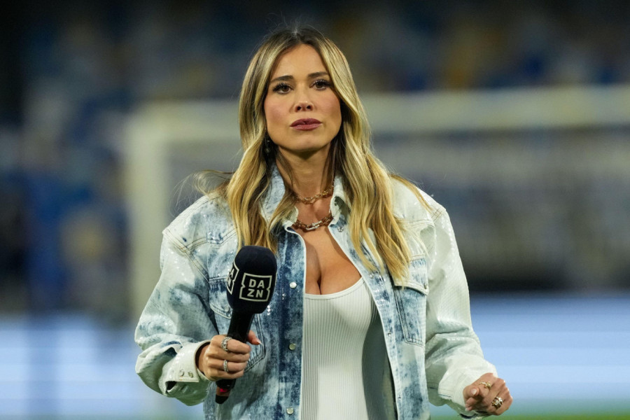 BOG JE POGLEDAO: Superatraktivna voditeljka se našla u neprijatnoj situaciji - nesreću na bazenu je ipak izbegla! (FOTO)