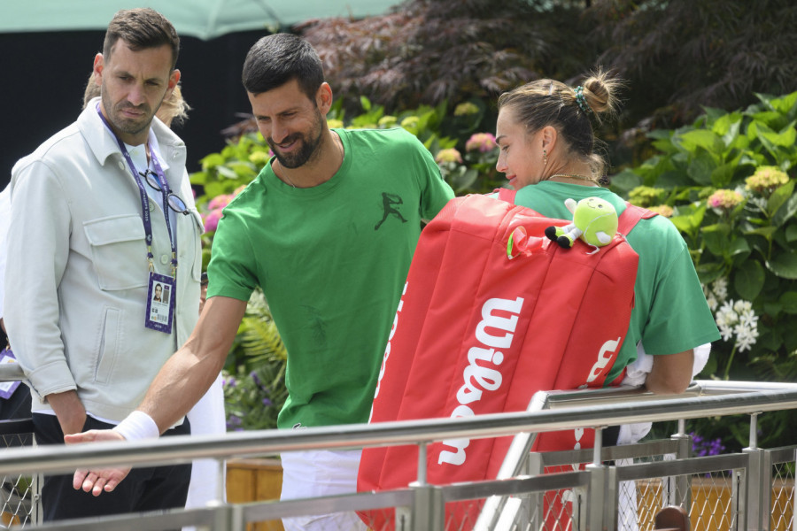 SABALENKA ZBOG NOVAKA NE SKIDA OSMEH SA LICA: Zanosna teniserka i najbolji na svetu ponovo zajedno! (FOTO)