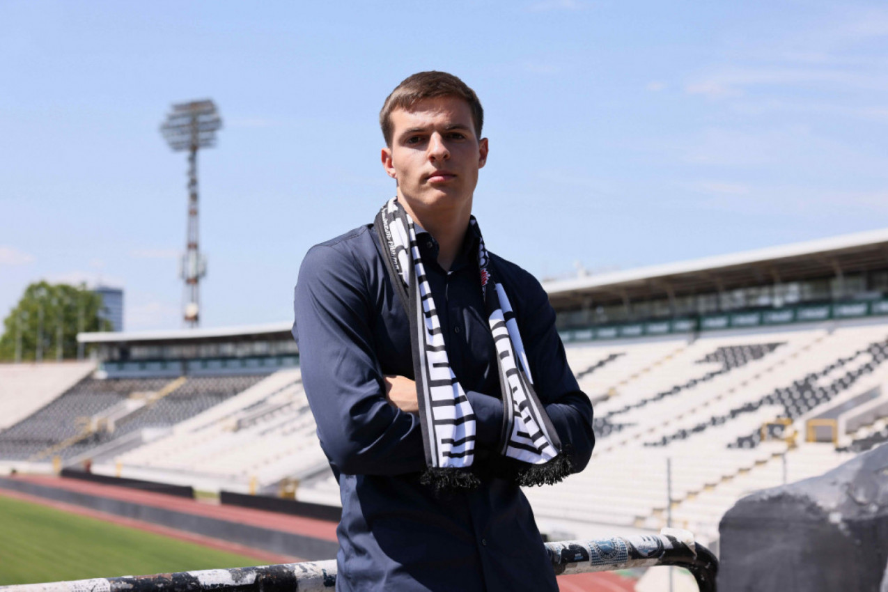 DEČKO KOJI JE OSVOJIO SRCA SVAKOG NAVIJAČA PARTIZANA: Proslavio gol kao Andrija Delibašić, pa progovorio o emociji prema njemu! DEČKO KOJI JE OSVOJIO SRCA SVAKOG NAVIJAČA PARTIZANA: Proslavio gol kao Andrija Delibašić, pa progovorio o emociji prema njemu!