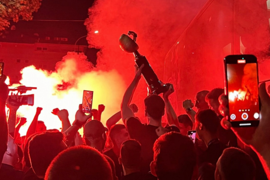 GORELA JE HUMSKA: Grobari priredili svojim ljubimcima doček za nezaborav! (VIDEO)