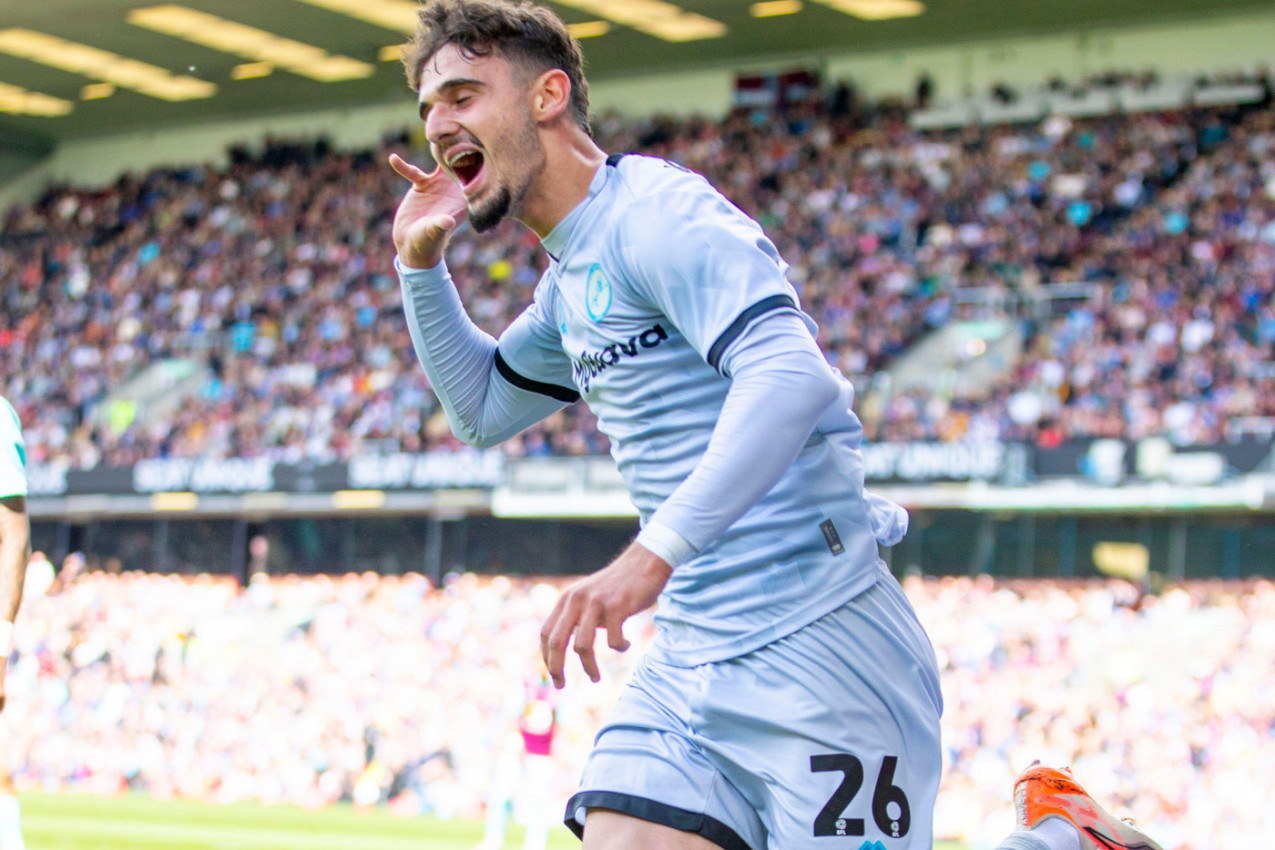 BEJBI MITROVIĆ BLIZU PREMIJER LIGE: Mladi napadač bi mogao da zaduži dres ovog velikana! BEJBI MITROVIĆ BLIZU PREMIJER LIGE: Mladi napadač bi mogao da zaduži dres ovog velikana!