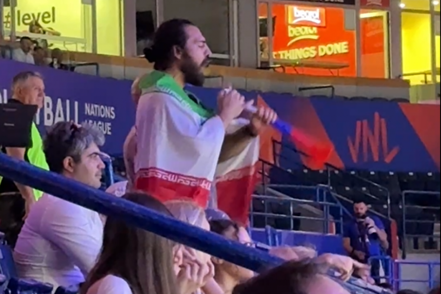 IRANAC IZ SVE SNAGE BODRI SVOJU REPREZENTACIJU! Hit scena  u Beogradskoj areni (VIDEO)